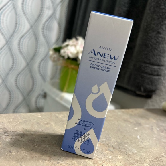 AVON snow cream/moisturizer - Picture 2 of 2